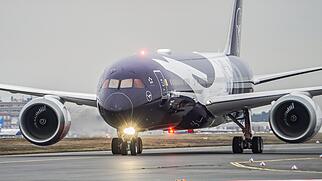 Boeing 787-9 mit Sonderlackierung &laquo;100 Jahre Lufthansa&raquo;